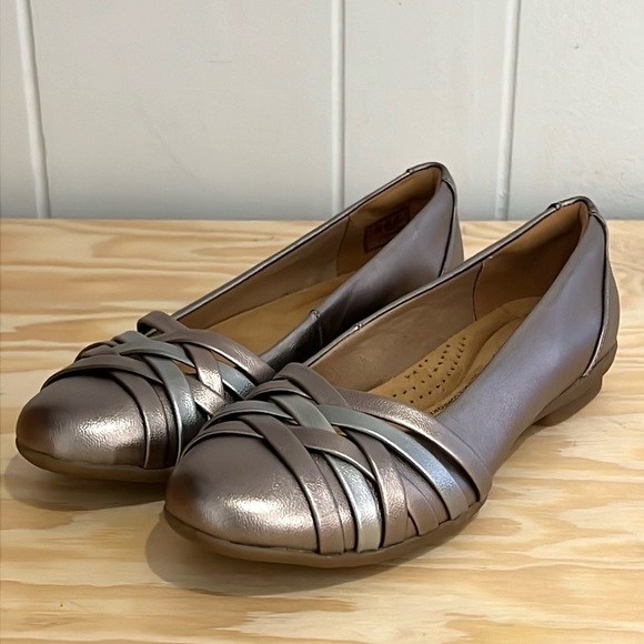 NWOT Clarks Sara Clover Flat - Picture 6 of 16